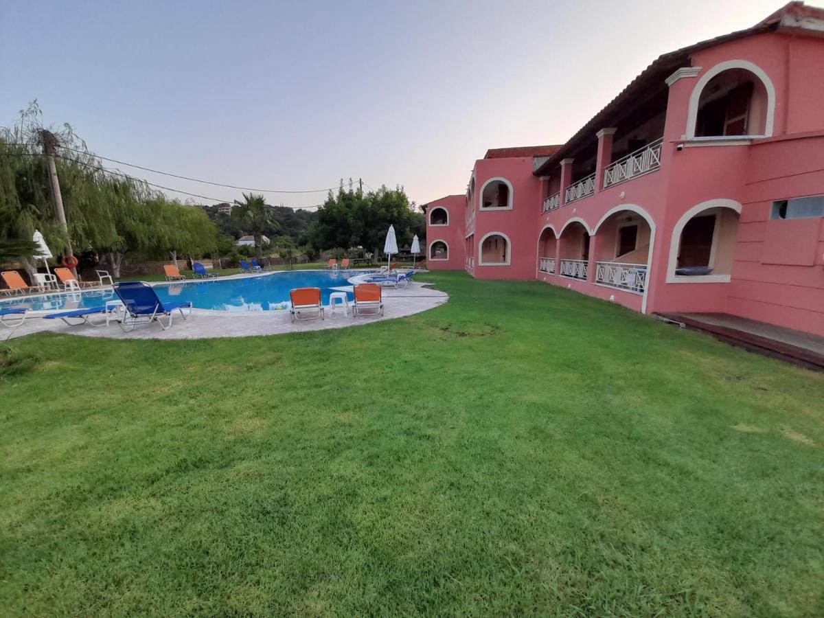 Aronda Apartments Дассия Экстерьер фото
