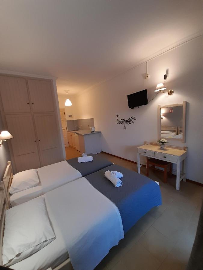 Aronda Apartments Дассия Экстерьер фото