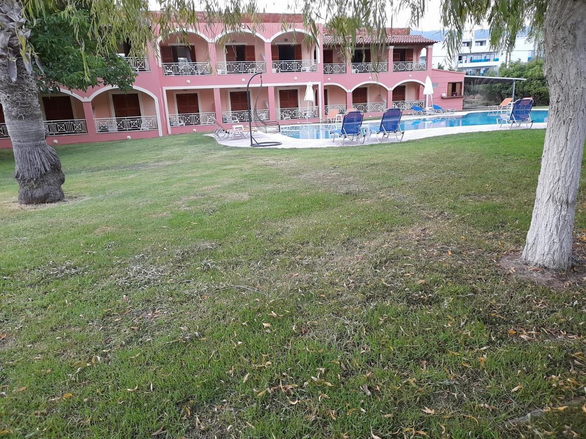 Aronda Apartments Дассия Экстерьер фото