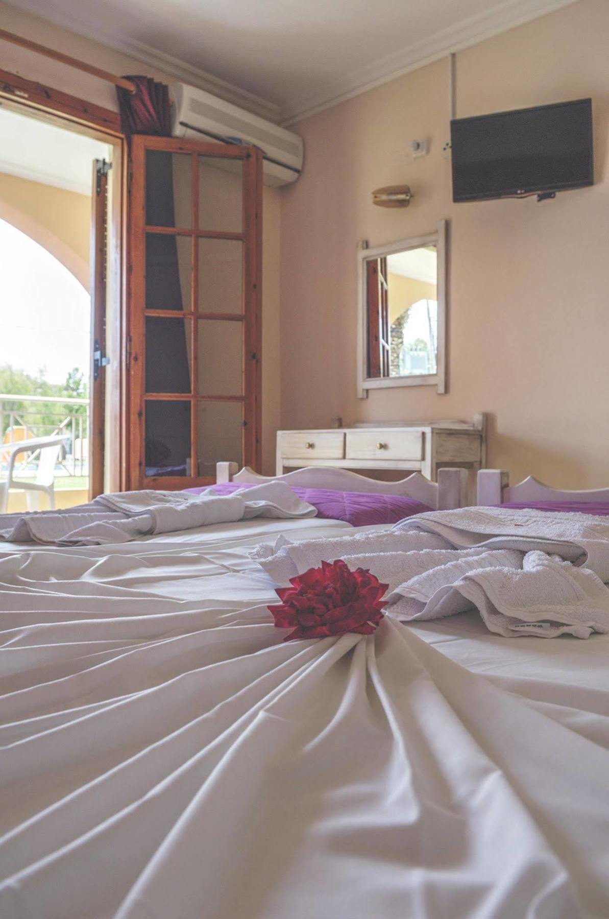 Aronda Apartments Дассия Экстерьер фото