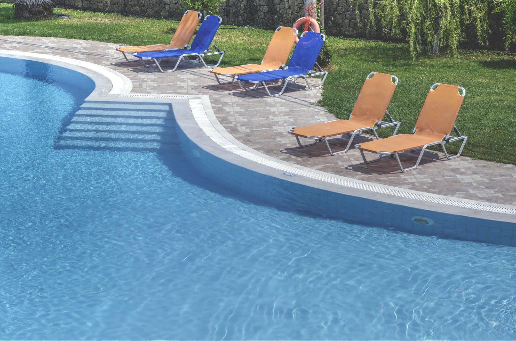 Aronda Apartments Дассия Экстерьер фото