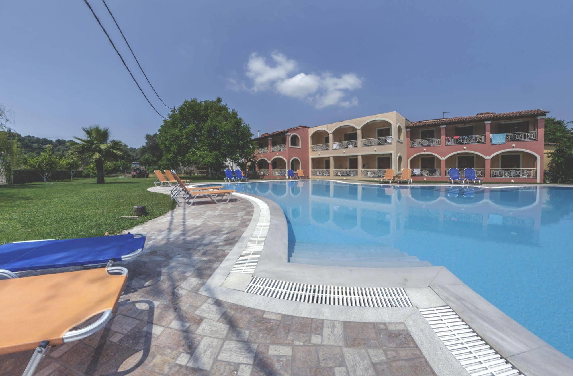 Aronda Apartments Дассия Экстерьер фото